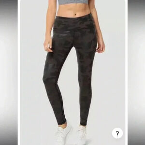 Kyodan black on‎ black high waist luxe shine camo leggings size Large